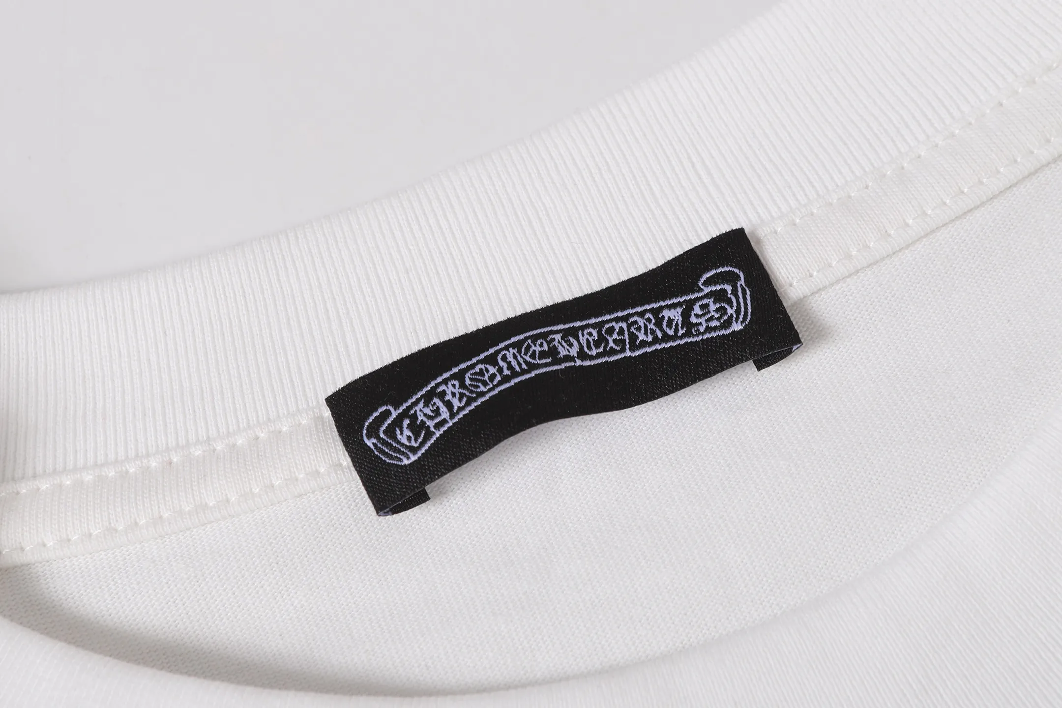 P150 cross-border model, please do not place an order if you are pursuing quality -Chrome Hearts/Chrome Hearts Sanskrit horseshoe sunflower print popular short-sleeved T-shirt -High weight, high density and high quality, soft, delicate and skin-friendly wool, soft and silky to the touch, excellent warmth and skin-friendly properties -Customized weaving and dyeing, no color difference, no matter the fabric or workmanship details, beat the ordinary version on the market -Colour: black white -Size: S M L XL